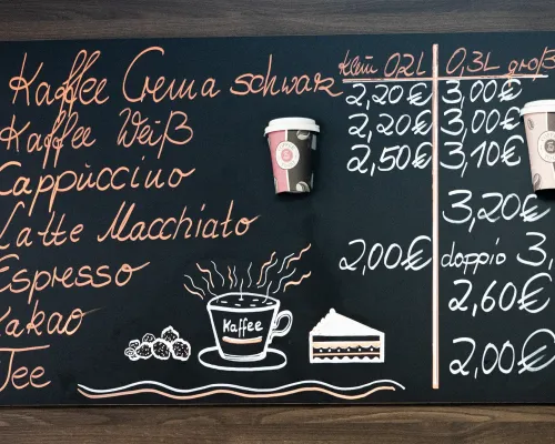 Foto: Bistro mit Auslage, Preisen