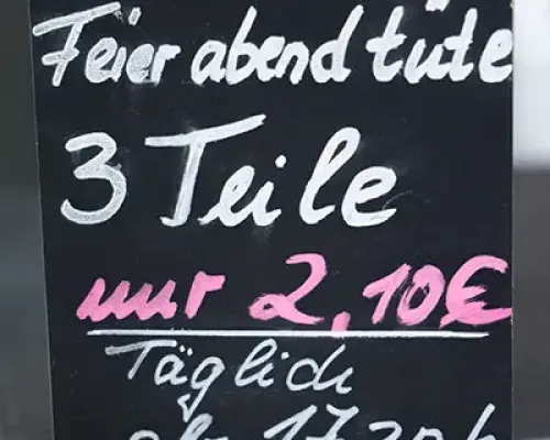 Foto: Bistro mit Auslage, Preisen